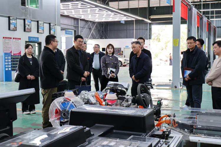 ���ݸ����������һ��ݰ����У��չ������̸