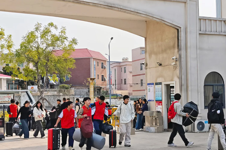 �Σ���У�գ����ǻ�У����