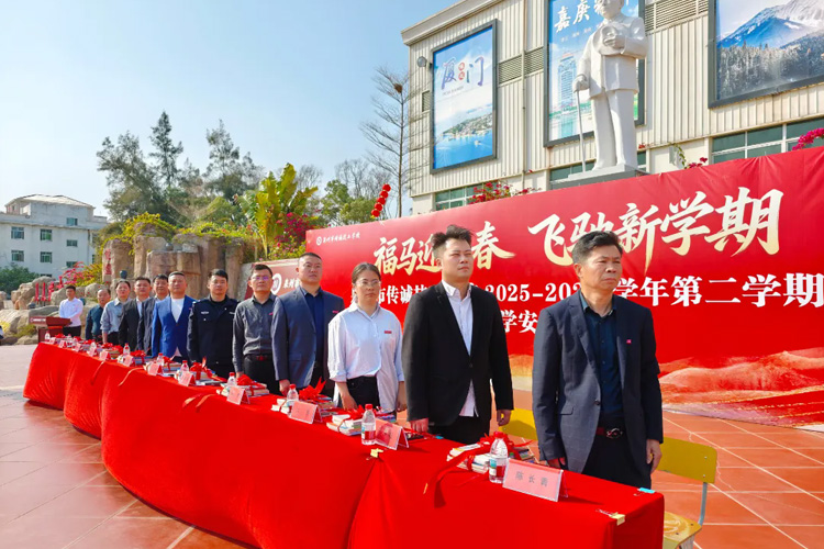 ��У����2025��2026ѧ��ڶ�ѧ�ڿ�ѧʽ�߿�ѧ��ȫ��һ��